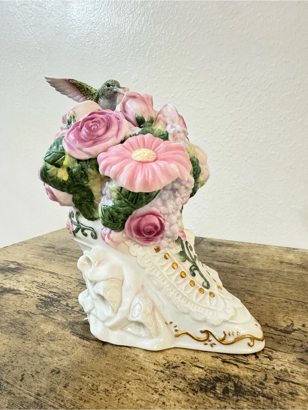 Carlton Card Musical Floral Boot With Hummingbird | Memory Music Box